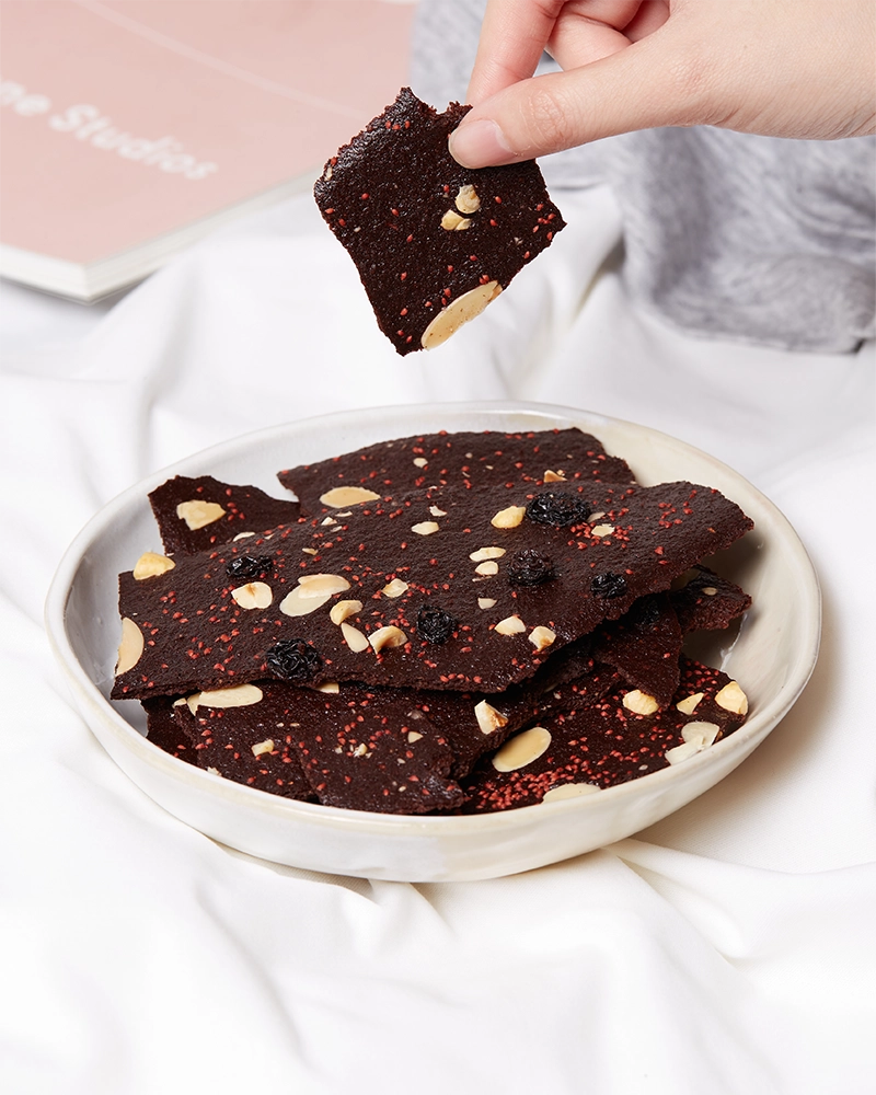 Amazin' Graze Nuts n' Raisins' Brownie Chips 140g Texture